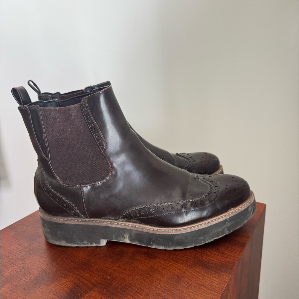Zara women’s brown Leather Chelsea Boots